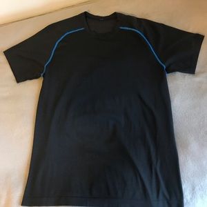 Men’s Lululemon metal vent athletic shirt